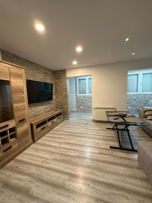 Cozy 1-Bedroom Apartment Madrid Luaran gambar